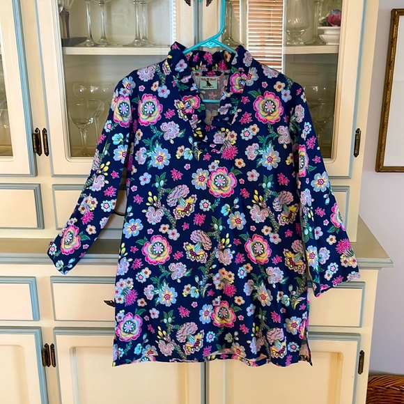Haley and the Hound Tops - EUC pretty blouse, size Small
